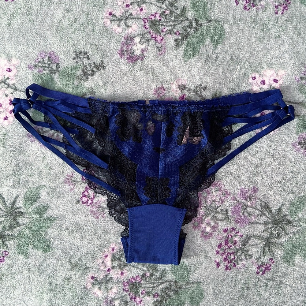 Victoria's Secret Very Sexy Navy Blue Strappy Cutout Lace Panty 💙